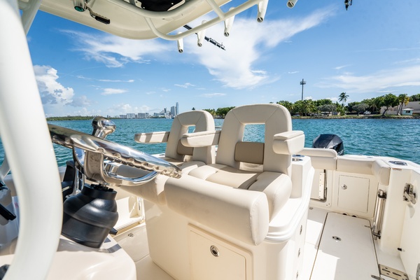 28ft Boston Whaler Yacht For Sale