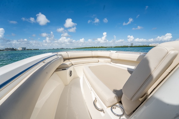28ft Boston Whaler Yacht For Sale