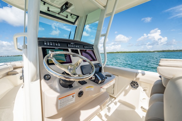 28ft Boston Whaler Yacht For Sale