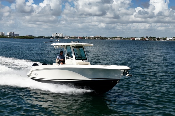 28ft Boston Whaler Yacht For Sale