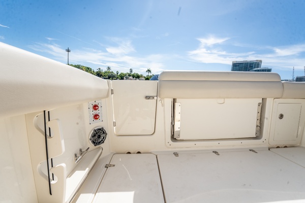 28ft Boston Whaler Yacht For Sale