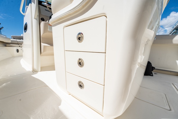 28ft Boston Whaler Yacht For Sale