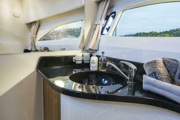 31ft Marex Yacht For Sale