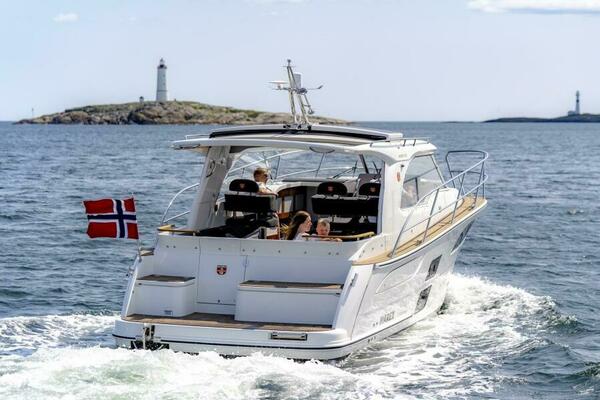 31ft Marex Yacht For Sale