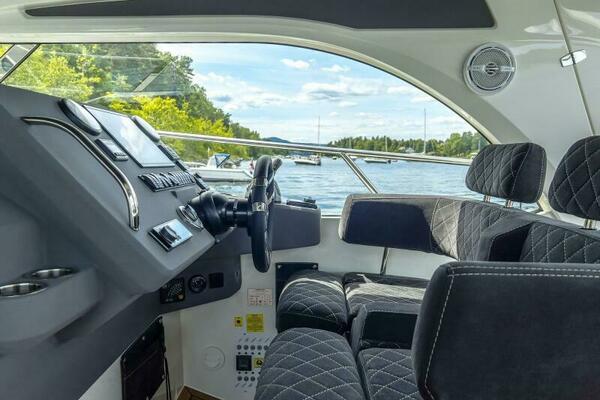 31ft Marex Yacht For Sale