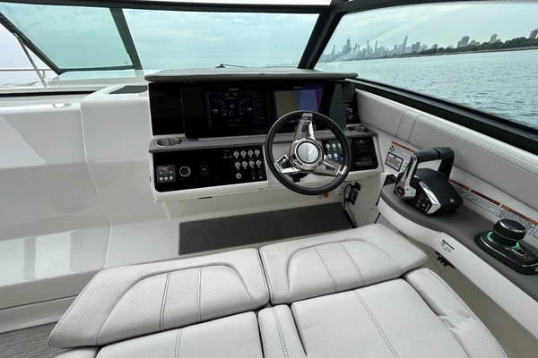 Sea Ray Sundancer 320 Yacht For Sale