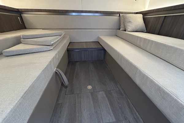 Sea Ray Sundancer 320 Yacht For Sale