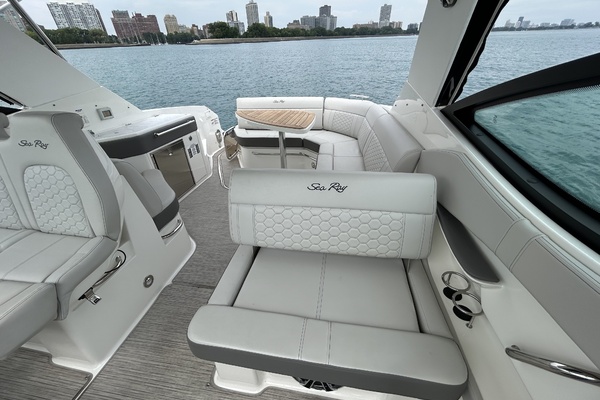 Miss Petunia 32ft Sea Ray Yacht For Sale