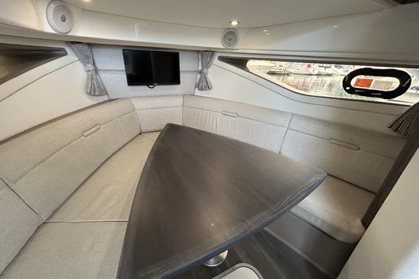 Sea Ray Sundancer 320 Yacht For Sale