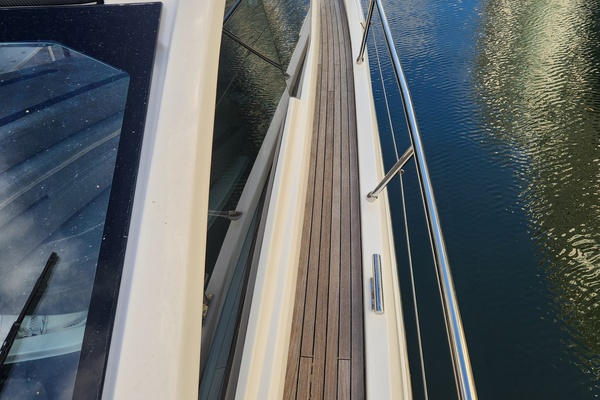 43ft Azimut Yacht For Sale
