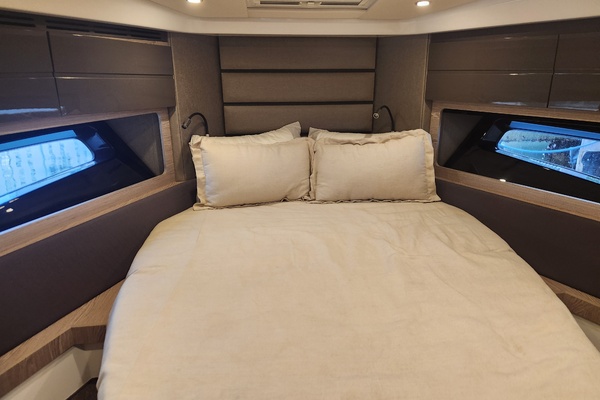 43ft Azimut Yacht For Sale