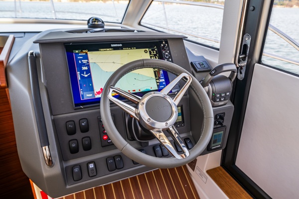 ANA   432 33ft Nimbus Yacht For Sale