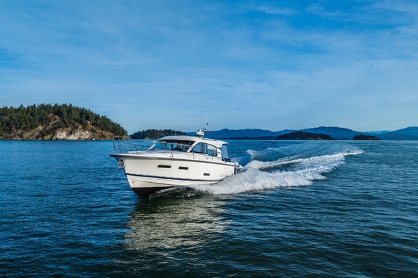 ANA   432 33ft Nimbus Yacht For Sale