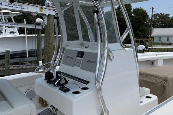 Front Runner 33 Yacht For Sale
