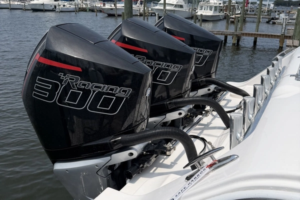 Front Runner 33 Yacht For Sale