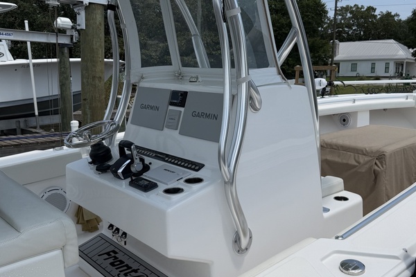33ft Front Runner Yacht For Sale