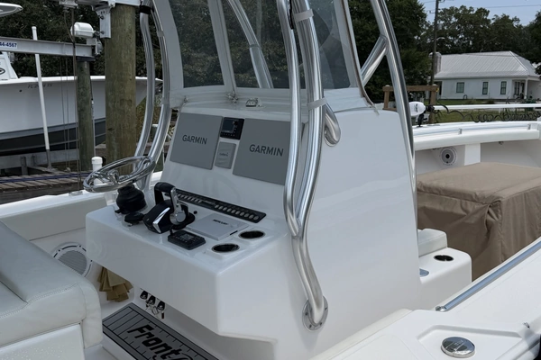 Front Runner 33 Yacht For Sale