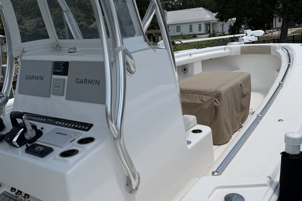 Front Runner 33 Yacht For Sale