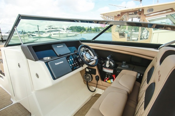 2018Sea Ray 35 ft SLX 350