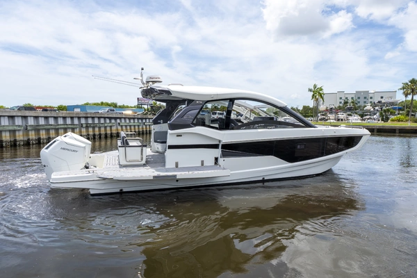 Galeon 375 GTO Yacht For Sale
