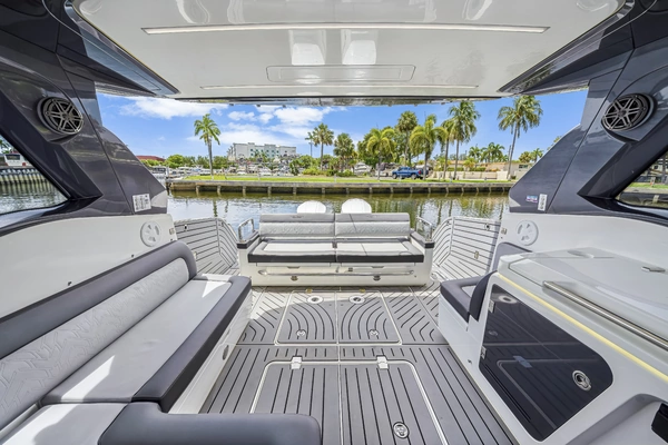 Galeon 375 GTO Yacht For Sale