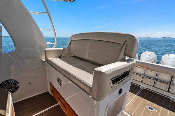 38ft Boston Whaler Yacht For Sale