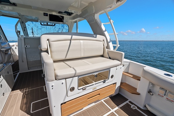 38ft Boston Whaler Yacht For Sale