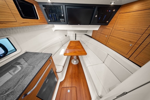38ft Boston Whaler Yacht For Sale