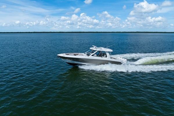 2020 Boston Whaler 380 Realm