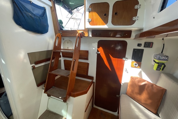 Honah Lee 41ft Corbin Yacht For Sale