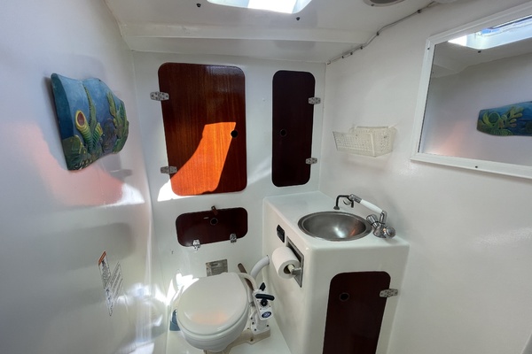 Honah Lee 41ft Corbin Yacht For Sale