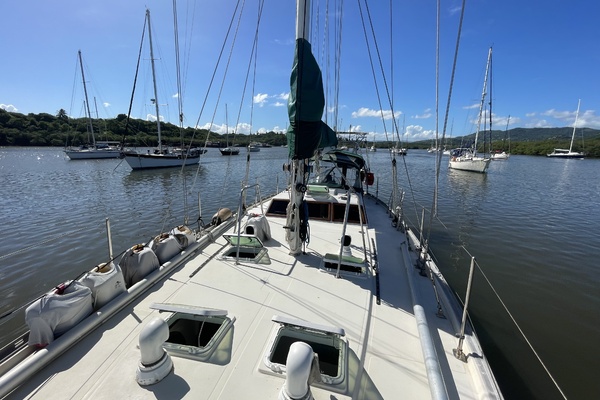 Honah Lee 41ft Corbin Yacht For Sale