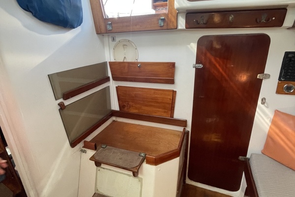 Honah Lee 41ft Corbin Yacht For Sale
