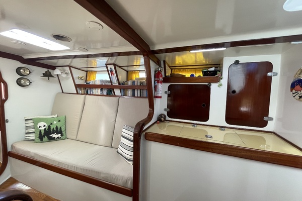 Honah Lee 41ft Corbin Yacht For Sale