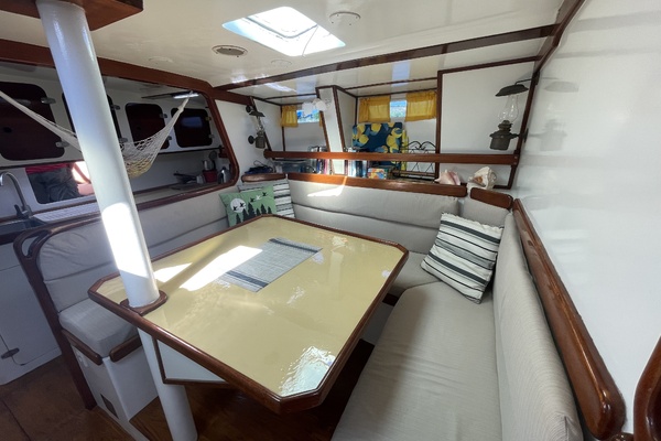 Honah Lee 41ft Corbin Yacht For Sale