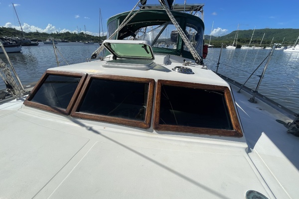 Honah Lee 41ft Corbin Yacht For Sale