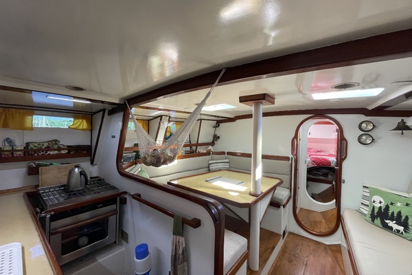 Honah Lee 41ft Corbin Yacht For Sale