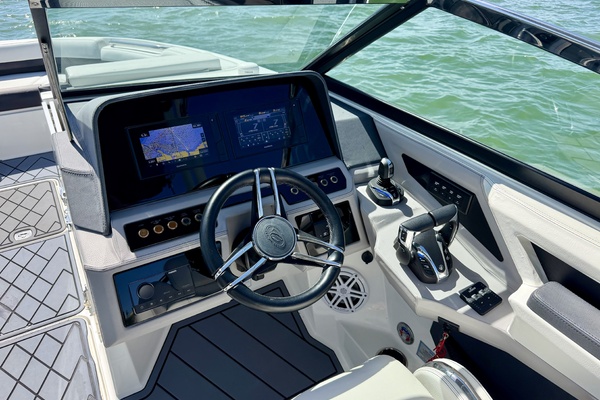28ft Cobalt Yacht For Sale