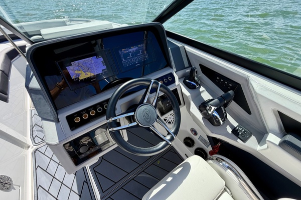 28ft Cobalt Yacht For Sale