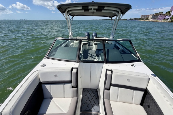 28ft Cobalt Yacht For Sale
