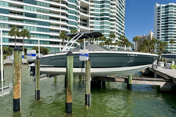 28ft Cobalt Yacht For Sale