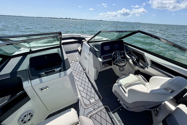 28ft Cobalt Yacht For Sale