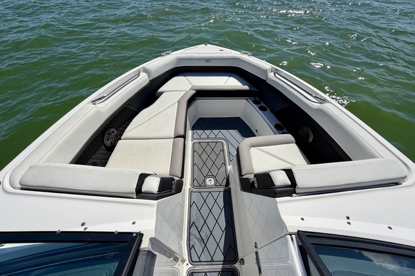 28ft Cobalt Yacht For Sale
