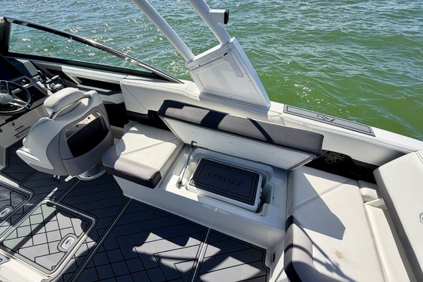 28ft Cobalt Yacht For Sale