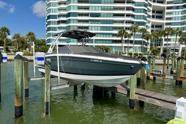28ft Cobalt Yacht For Sale