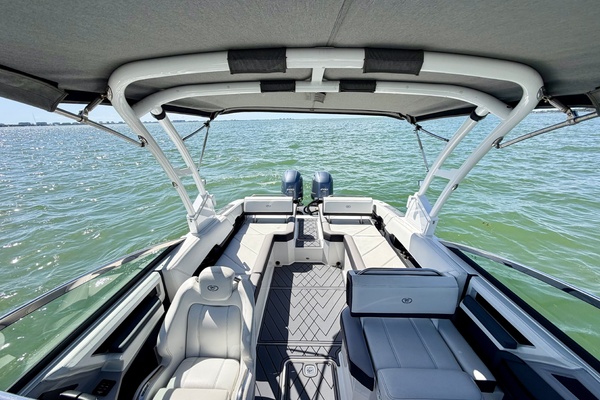 28ft Cobalt Yacht For Sale