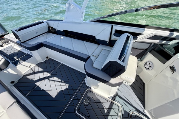 28ft Cobalt Yacht For Sale