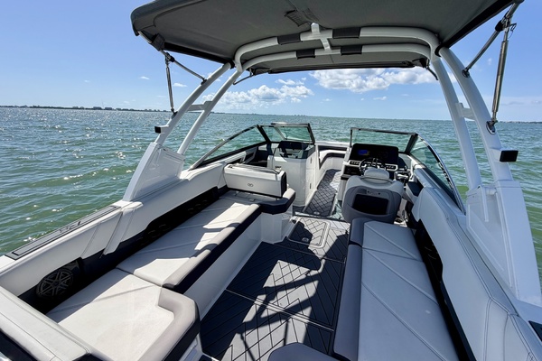 28ft Cobalt Yacht For Sale
