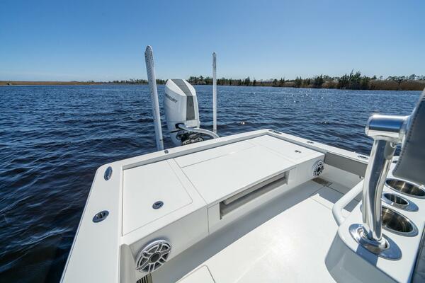 Valhalla V-28 Bay Boat Aft