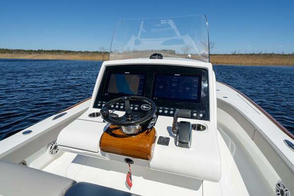 Valhalla V-28 Bay Boat Helm